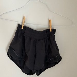 Lululemon Hotty Hot Low-Rise Lined Short 2.5”